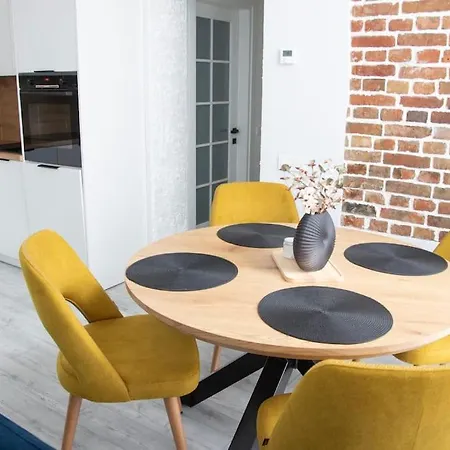 New&modern Apartment/central Location By Urban Rent